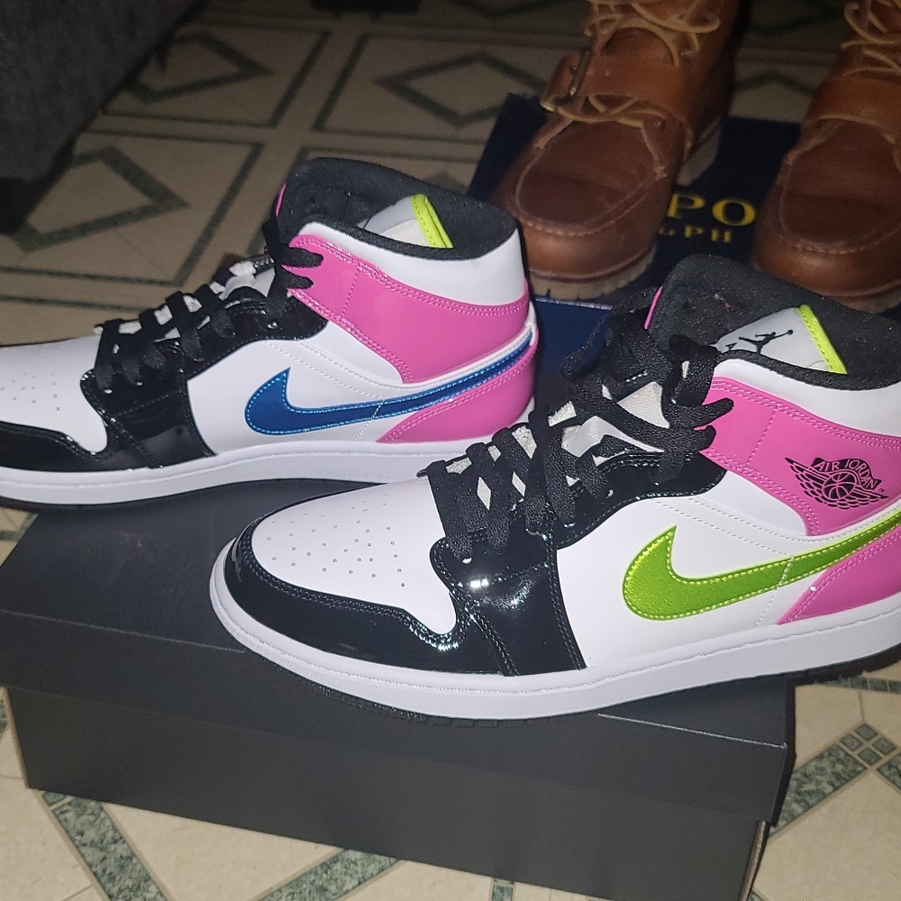 Shoe - Picture 1 of 2